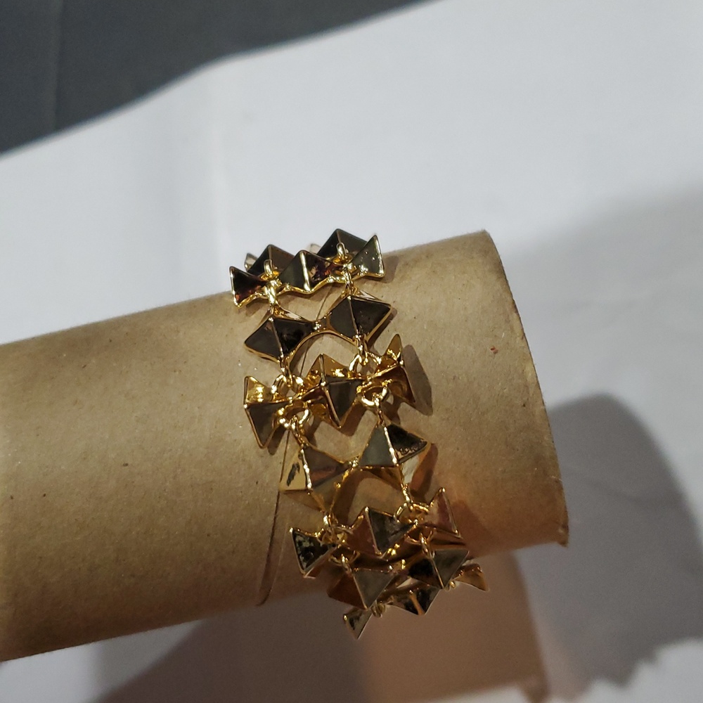 Vince Camuto gold tone linked Geometric shapes toggle closure‎ bracelet new